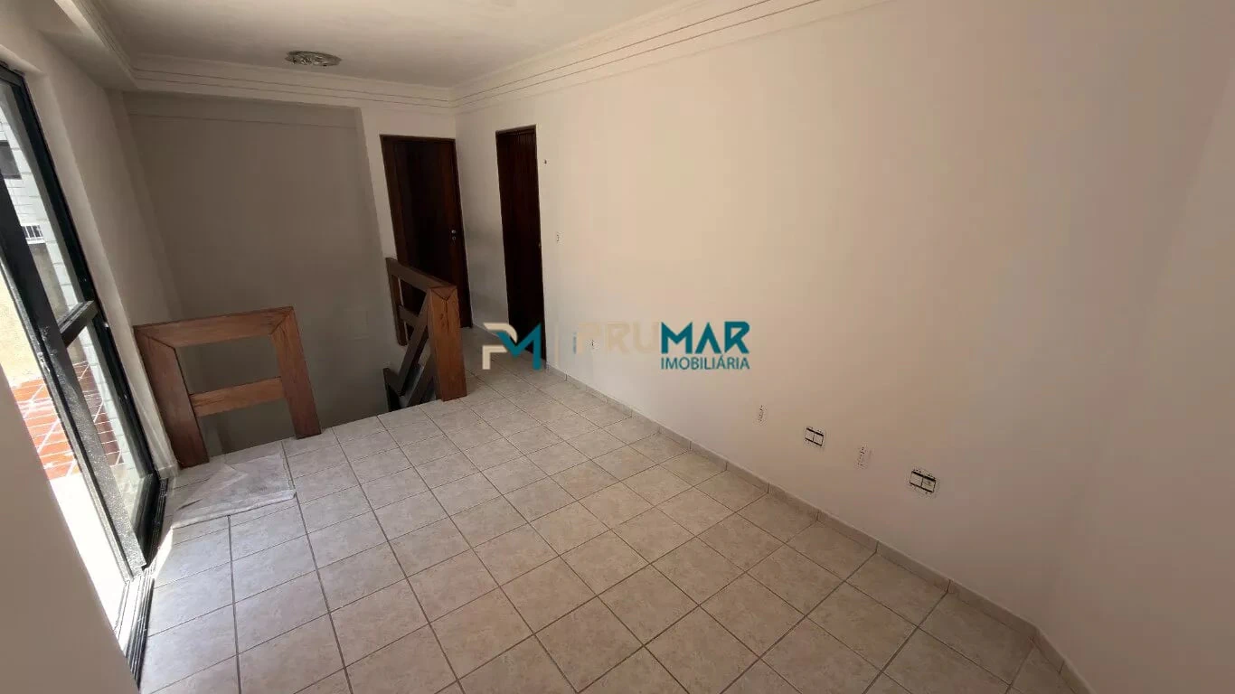 Balcony with a grill in a 4-bedroom apartment, 222 m² — photo 10