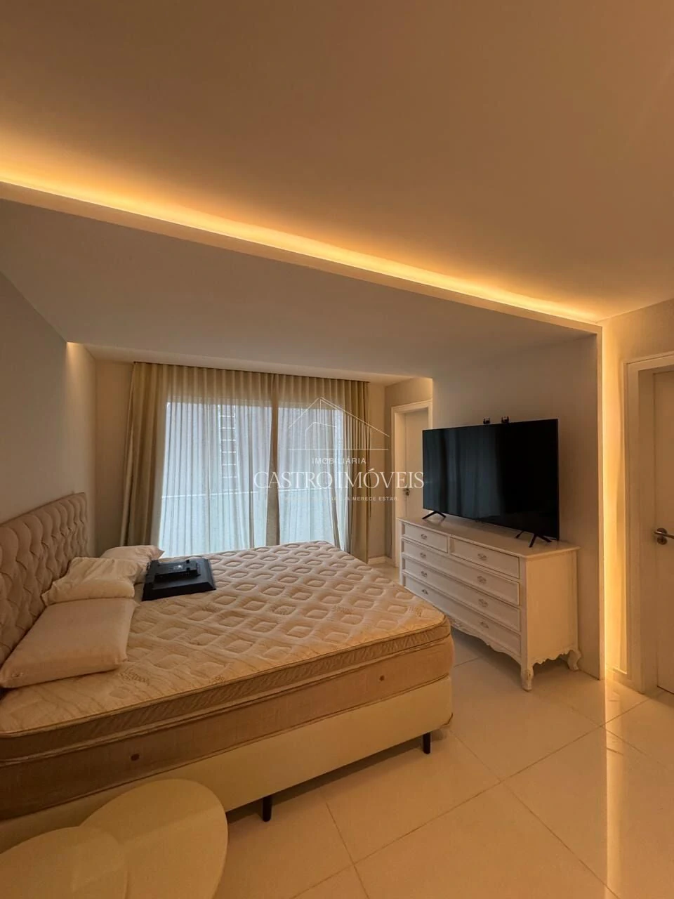 Furnished 715 m² house with 5 en-suites and 4 parking — photo 18