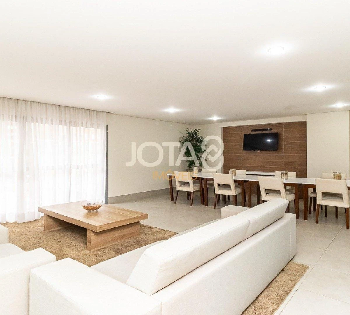 Apartment with 3 en-suite bedrooms and enclosed balcony — photo 11