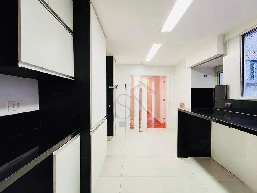 Home office in a 4-bedroom apartment, 316 m² — photo 21