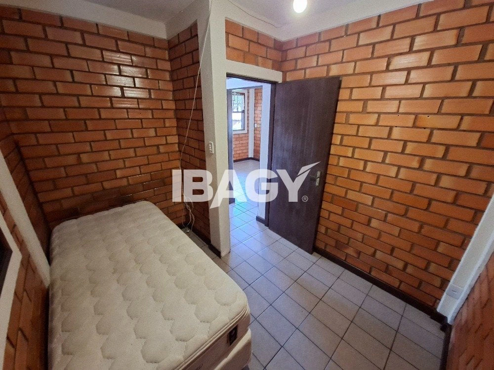 House with 3 bedrooms and a dedicated laundry area — photo 15