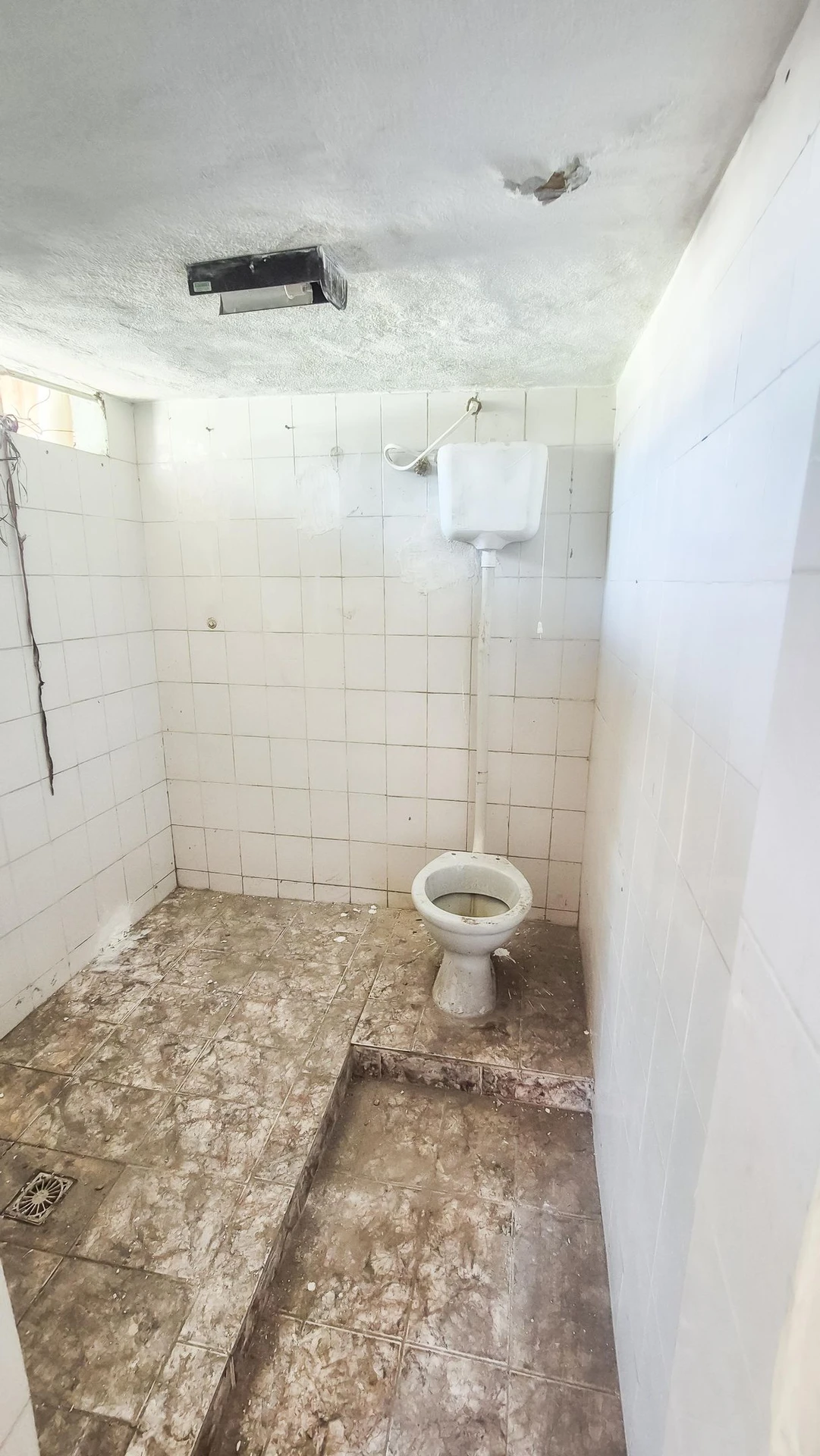 House with 2 bedrooms and a washing machine — photo 9