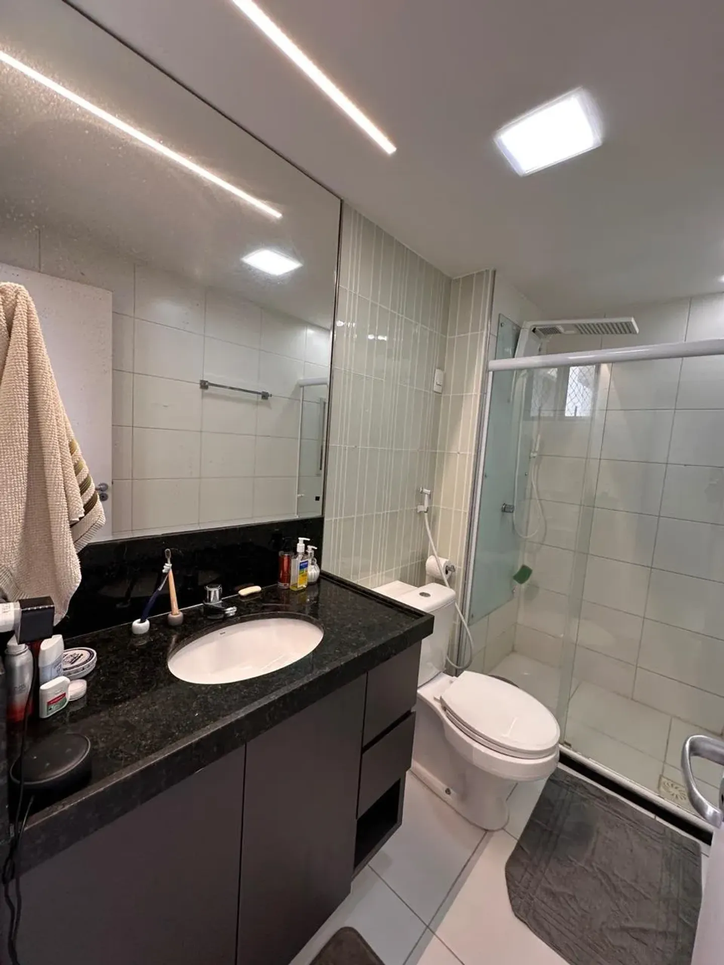 Furnished 180 m² apartment with 3 en-suites and balcony — photo 16