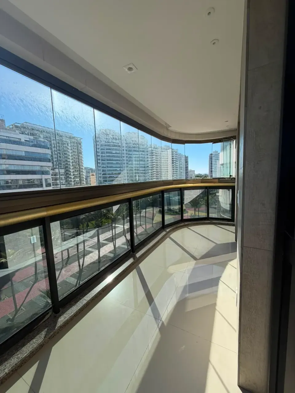 4-bedroom apartment with 5 bathrooms and 226 m² — photo 10