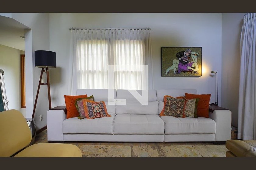 House with 4 bedrooms, balcony and private garden — photo 6