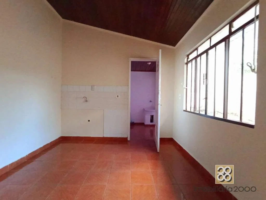 One-bedroom house with wood or laminate floors in Curitiba — photo 2
