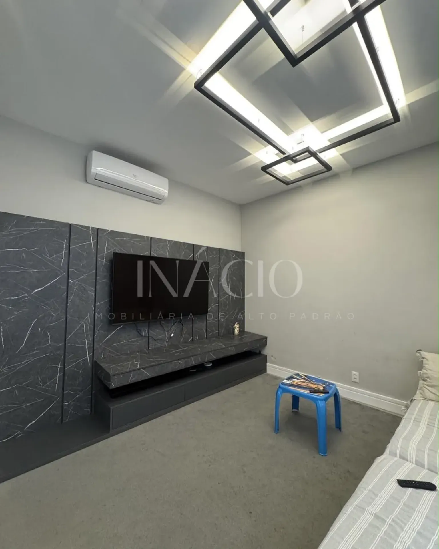 Furnished house, 600 m², with floor-to-ceiling windows — photo 15