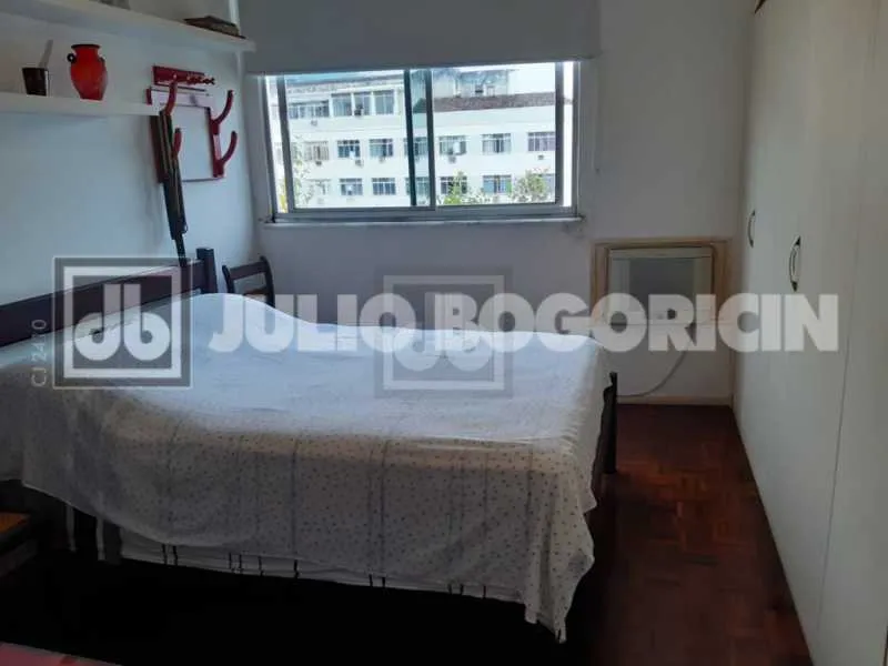 3-bedroom apartment with a mountain view in Rio de Janeiro — photo 3