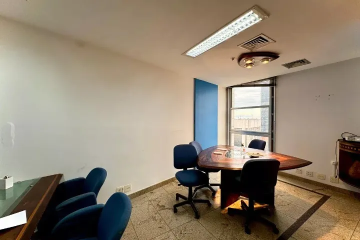 Apartamento sem mobília com 2 quartos e box de vidro — photo 9