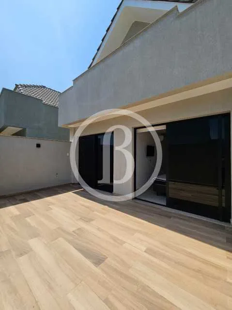 House with 4 bedrooms, 5 bathrooms and open-plan kitchen — photo 10
