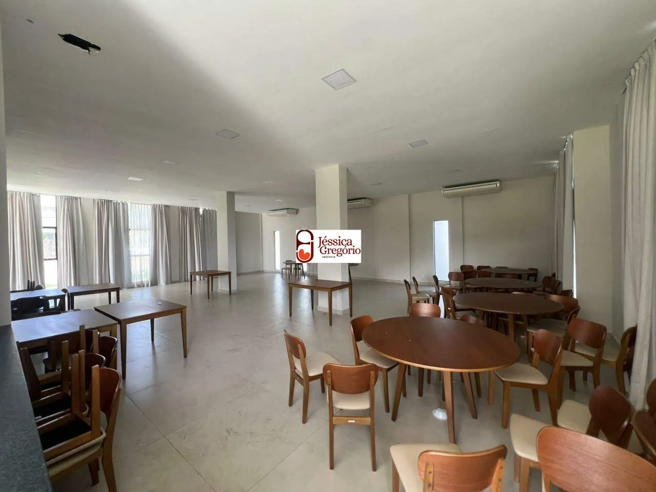 Сад и 4 спальни: дом 240 м² — photo 25