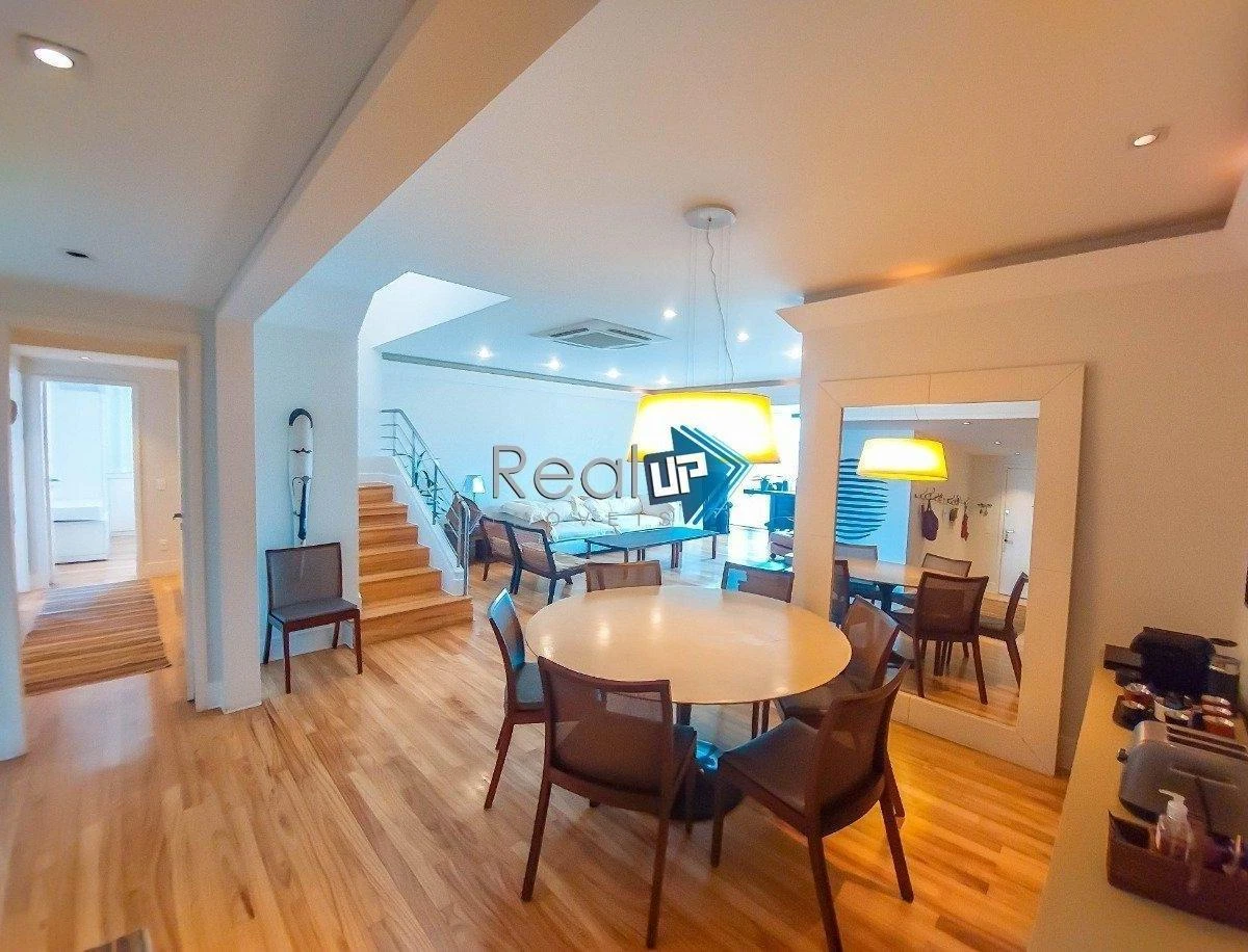 429 m² apartment with 5 bedrooms and 3 parking spots — photo 18