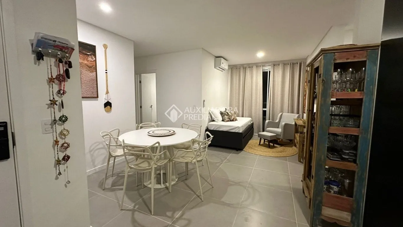 Furnished apartment with 2 bedrooms and a large terrace