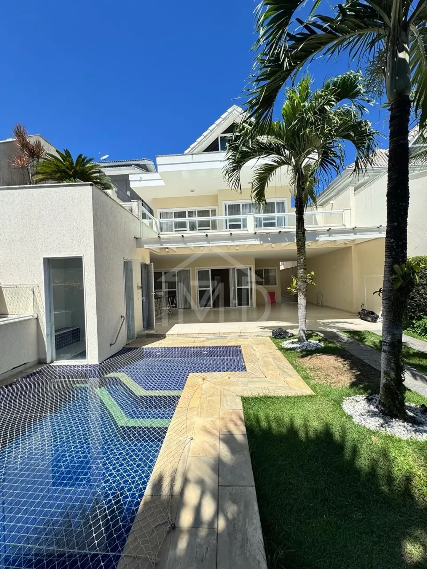 House 390 m² with 5 bedrooms and an open-plan kitchen — photo 36