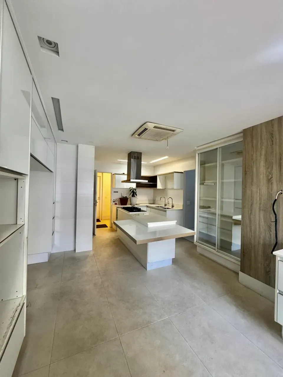 Unfurnished apartment with 3 bedrooms and open kitchen — photo 18