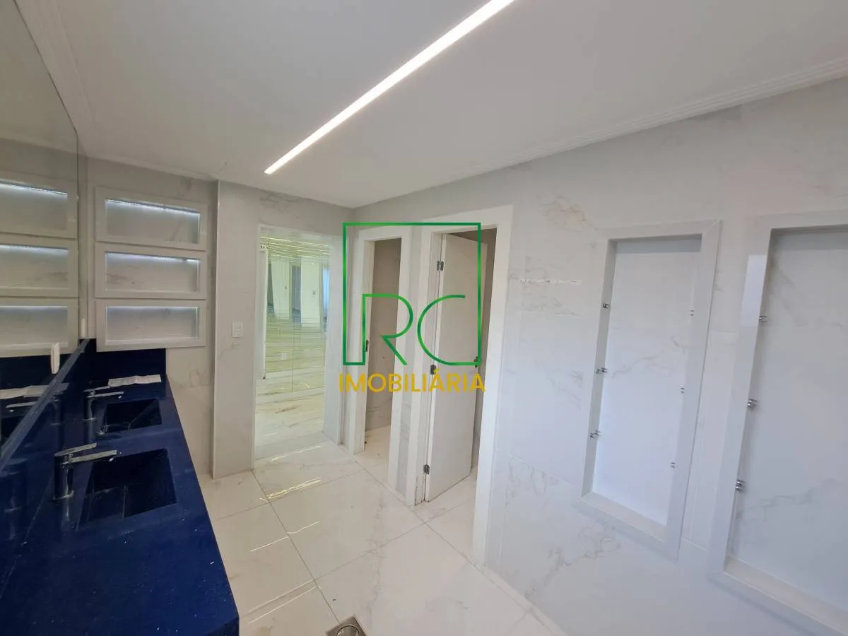 Condominium house with 6 en-suite bedrooms and garden — photo 45