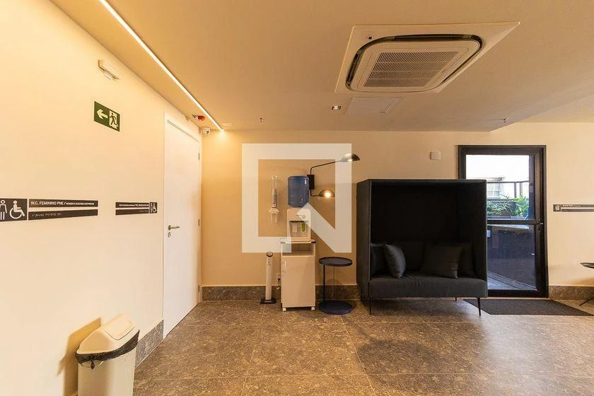 Balcony with a grill in a one-bedroom apartment, 32 m² — photo 36