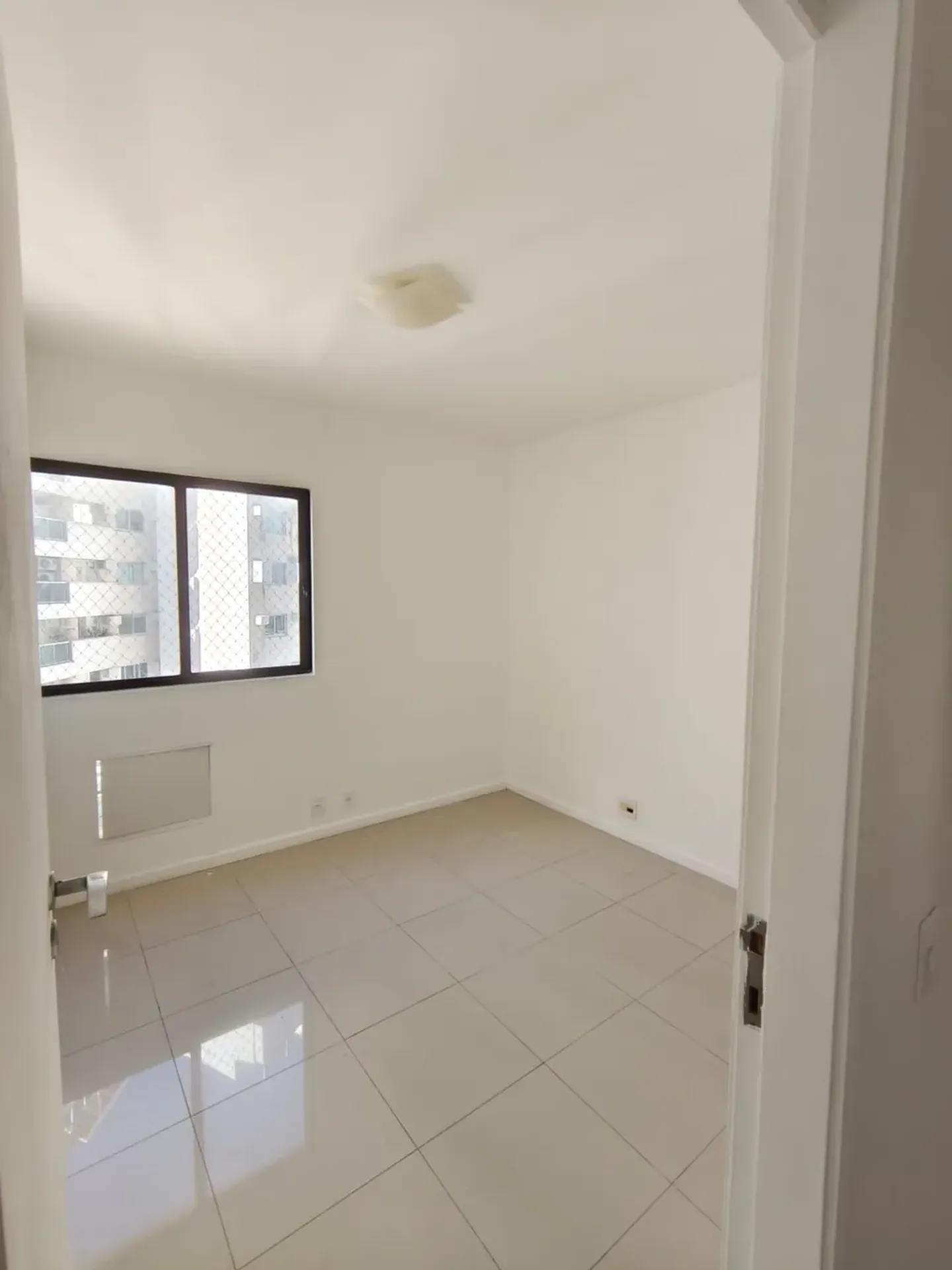 Unfurnished 2-bedroom apartment with 2 bathrooms — photo 28