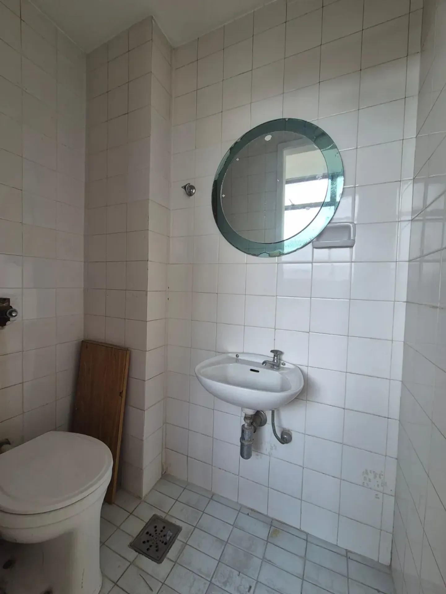 140 m² apartment with a bathtub and a home office — photo 31