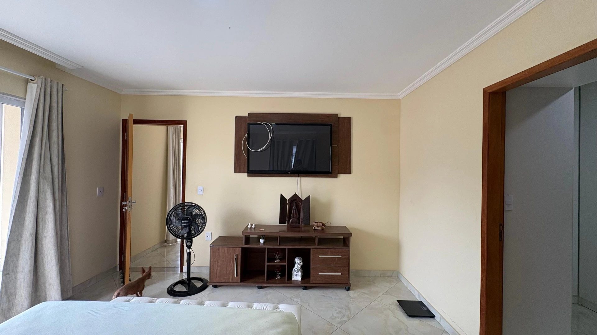 4-bedroom house with a glass-enclosed balcony — photo 24
