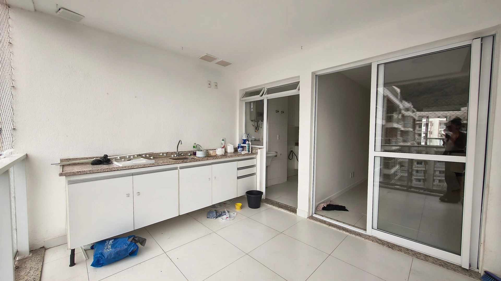 Unfurnished apartment with 2 bedrooms and 2 bathrooms — photo 33