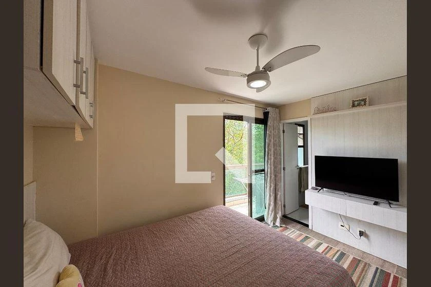 3-bedroom apartment with a glass-enclosed balcony — photo 4