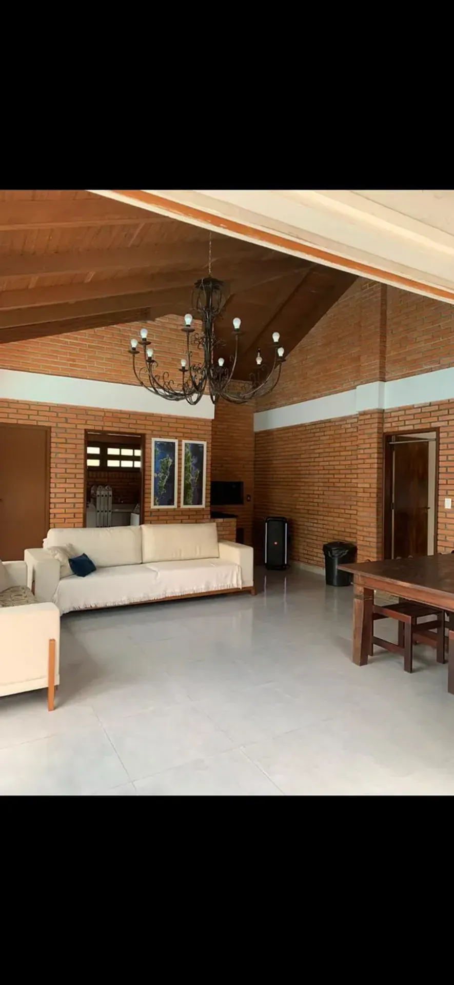 Walk-in closet in a 4-bedroom house, 400 m²