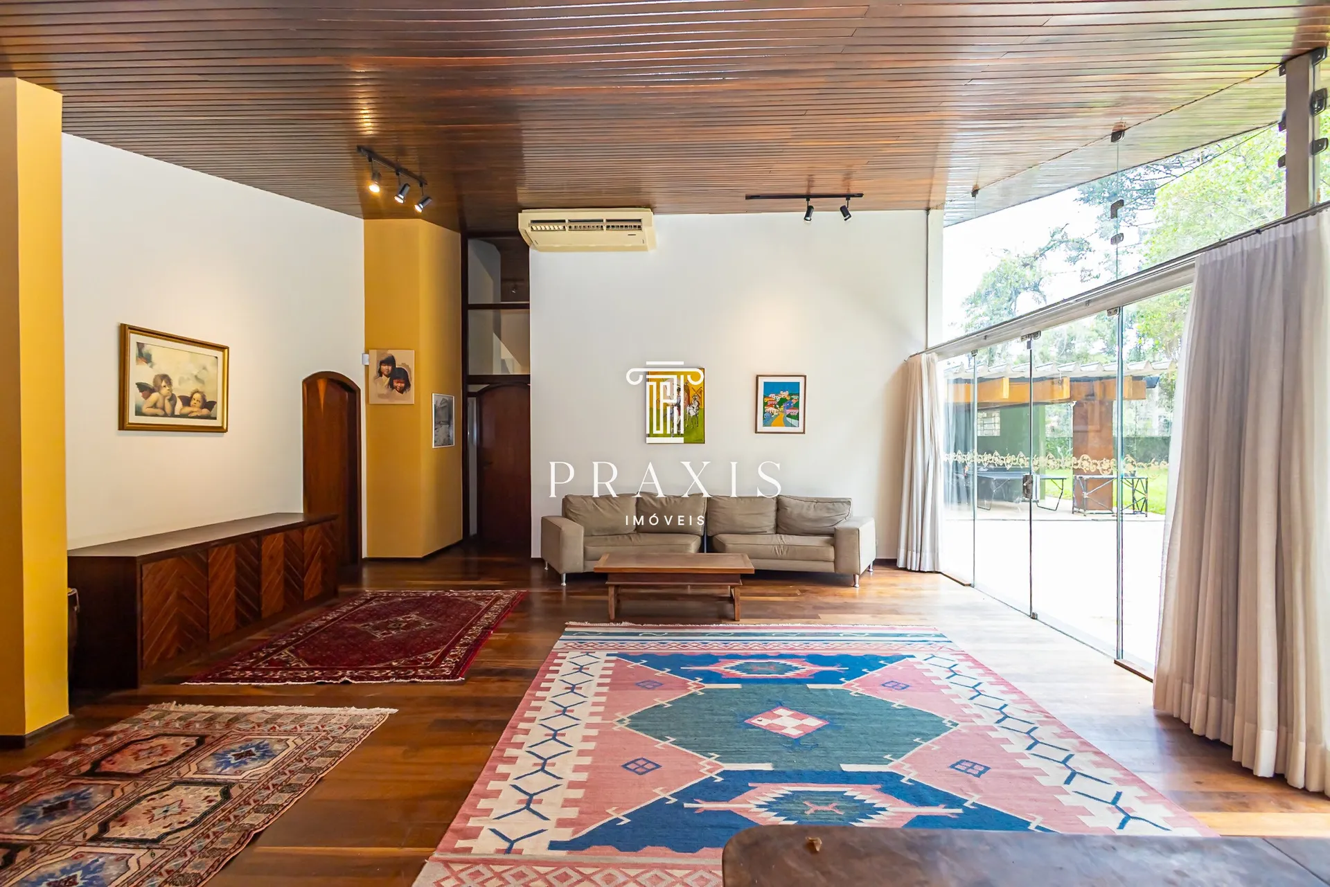 House with 4 bedrooms, 445 m² and fitted kitchen — photo 13