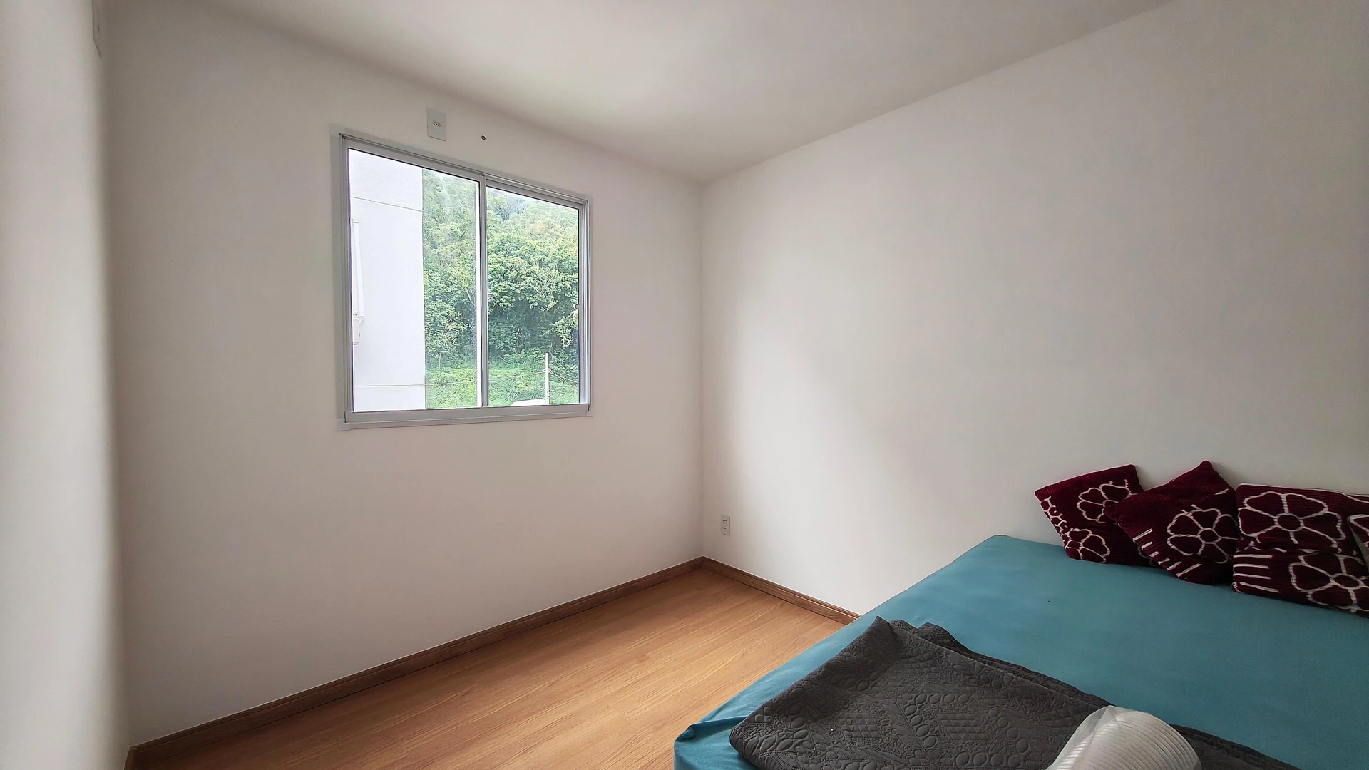 2-bedroom apartment with wood or laminate floors — photo 14