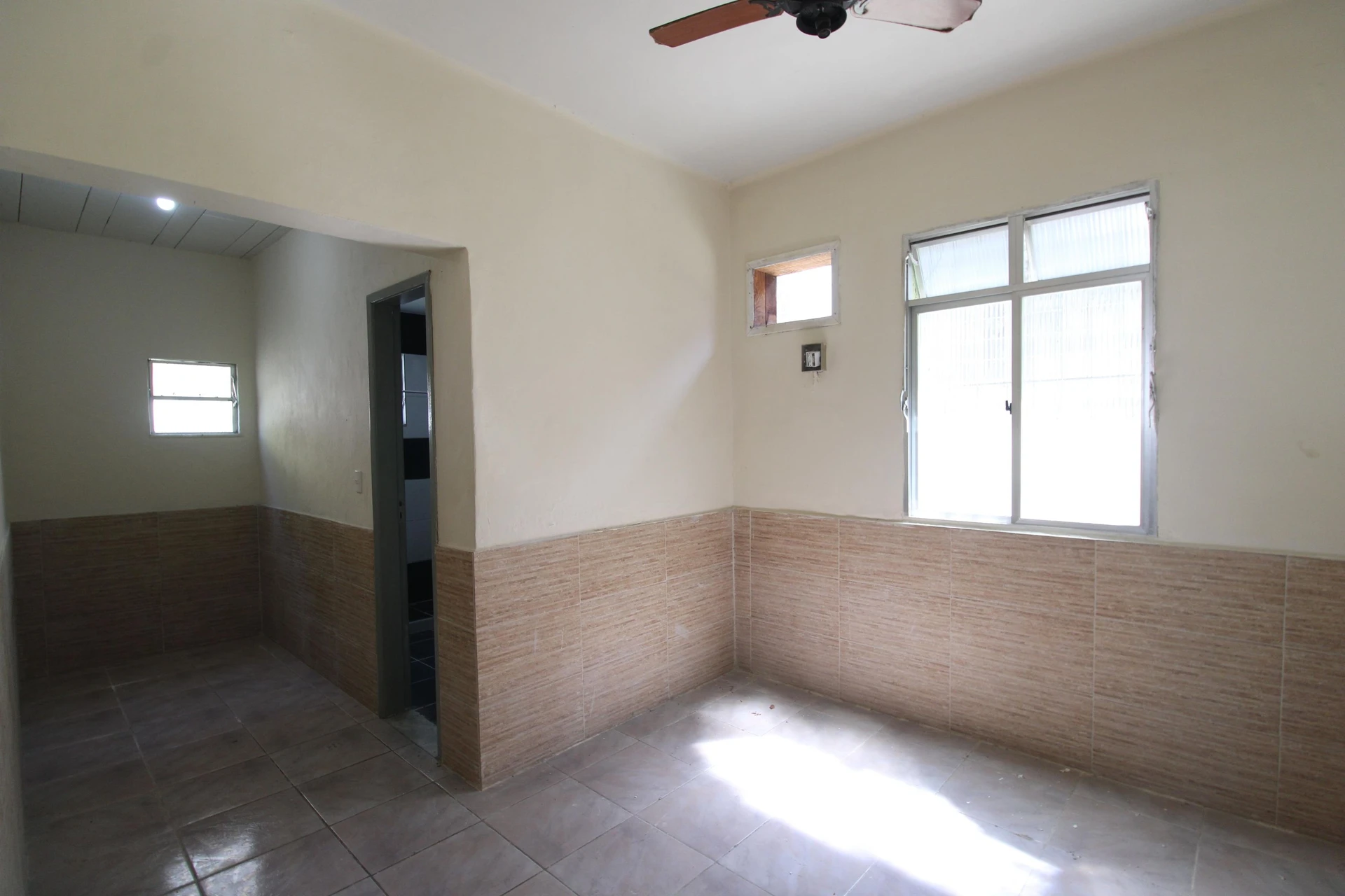 Unfurnished house with 3 bedrooms, 2 bathrooms and garden — photo 29