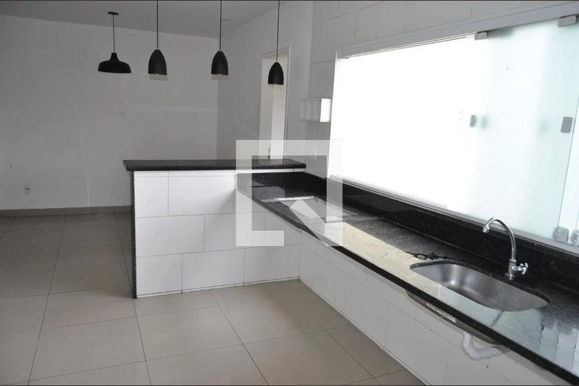 Casa para alugar com 3 quartos, varanda e 110 m² — photo 3