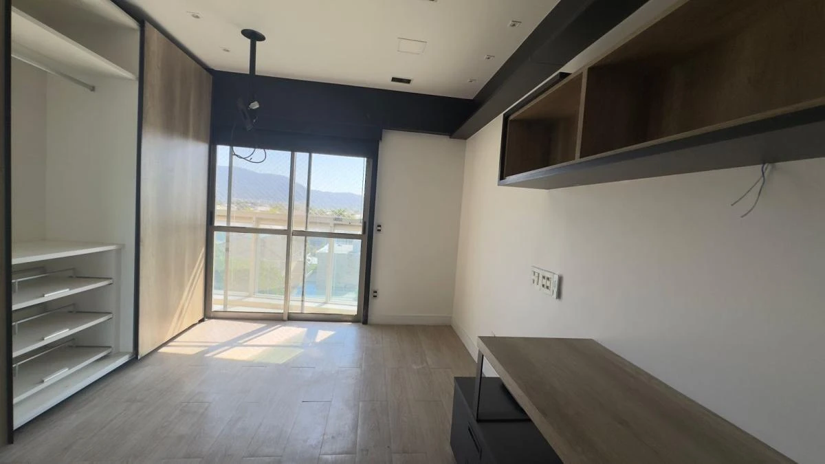 4 en-suite bedroom apartment with 233 m² and 3 parking — photo 13