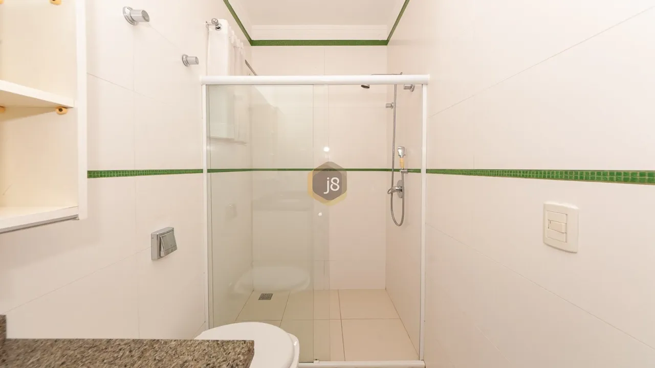 Casa com 5 suítes, 7 banheiros e 375 m² com varanda — photo 8