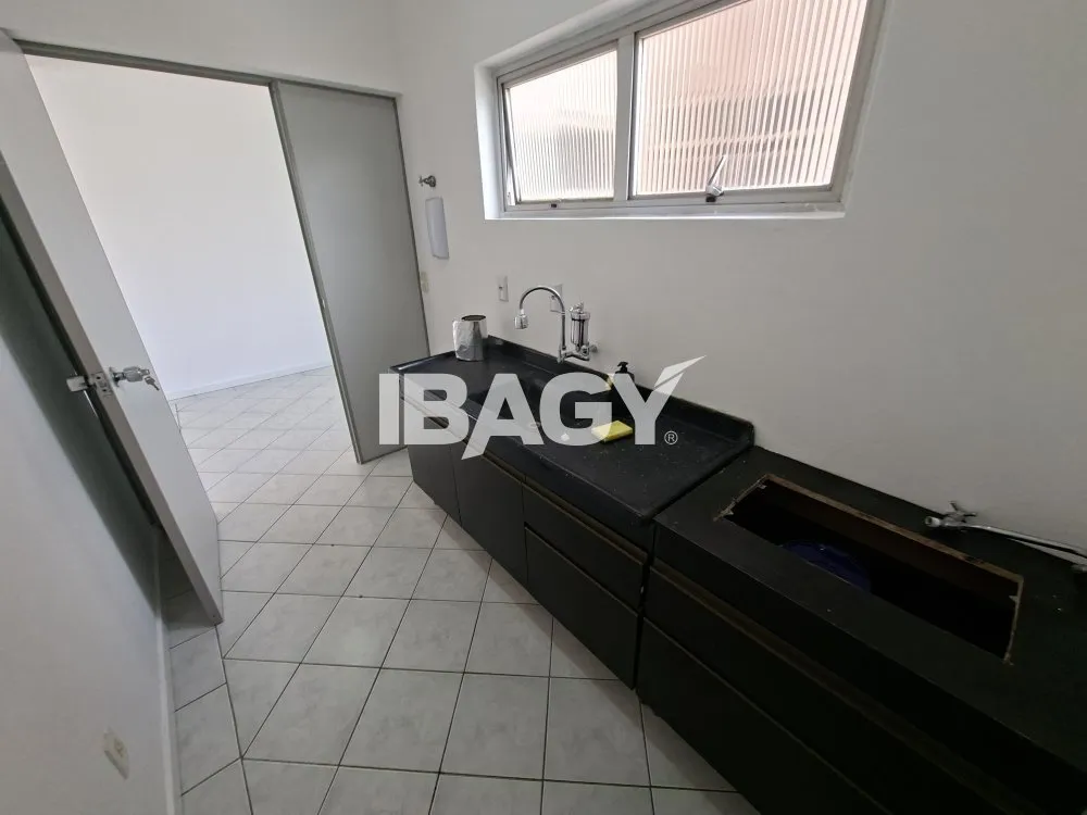 Apartamento de 1 dormitório com cozinha separada — photo 4