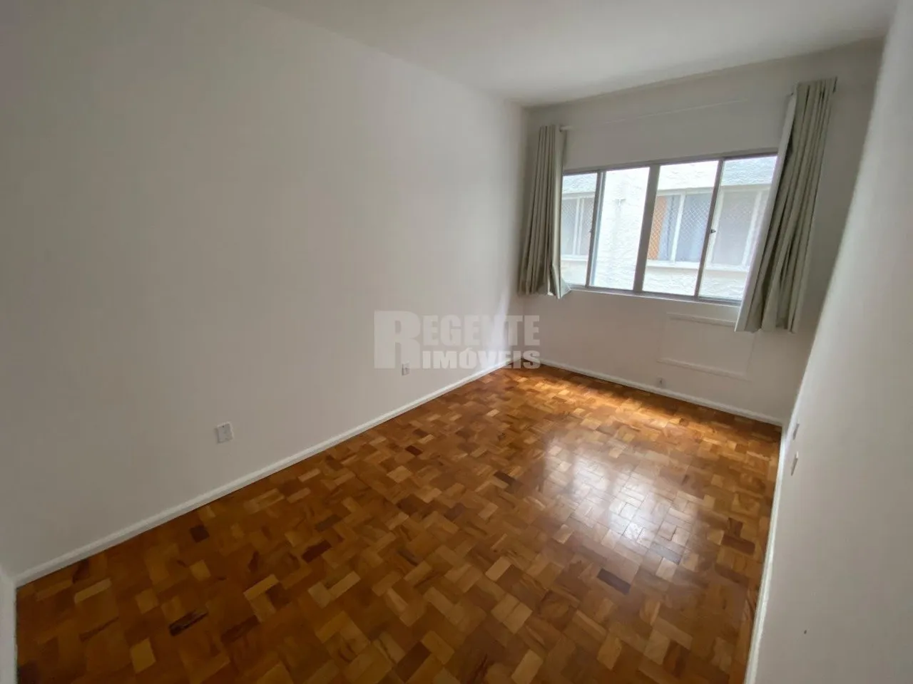Wood or laminate floors in a 2-bedroom apartment, 80 m² — photo 11