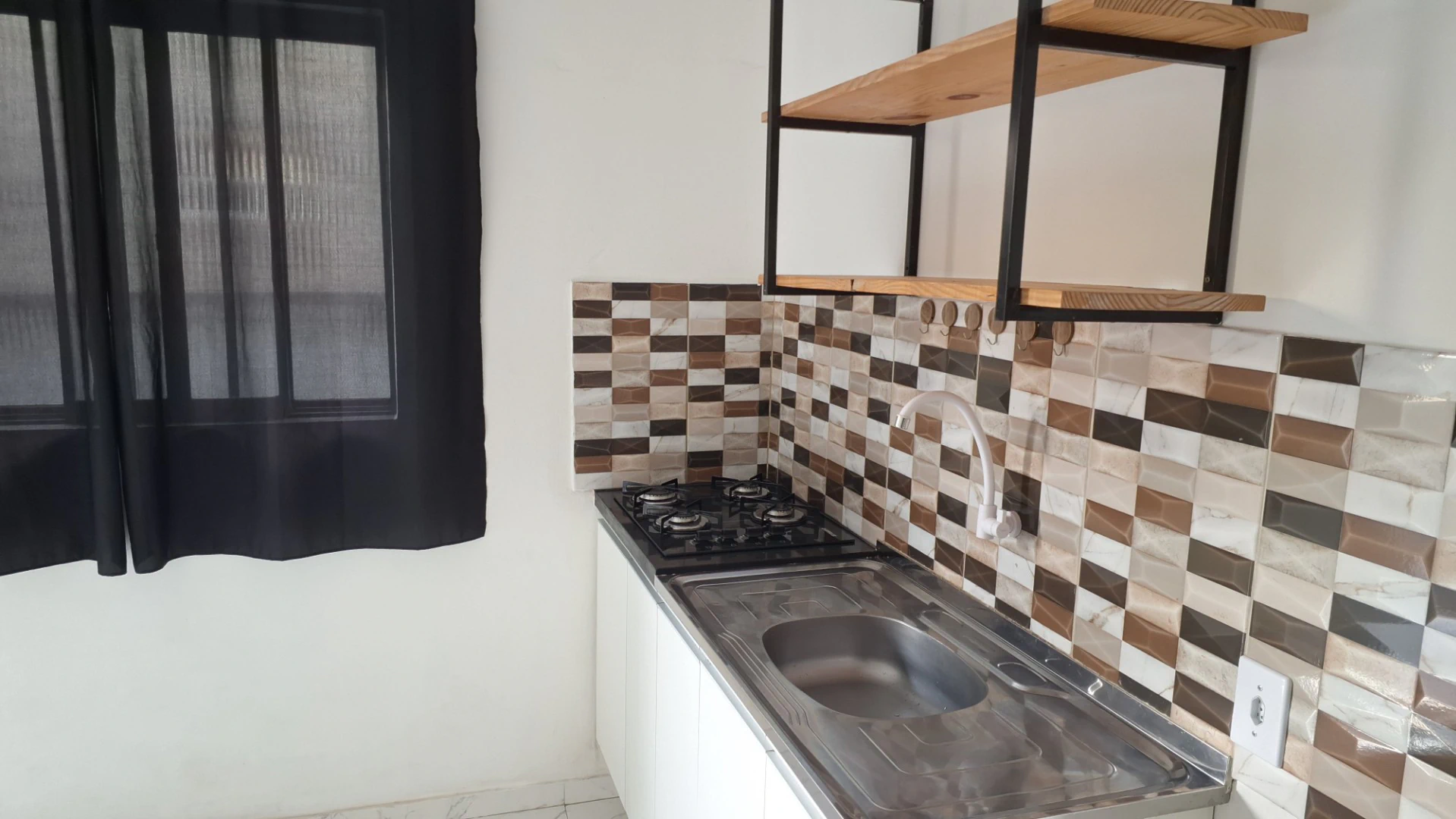 Unfurnished studio 200 m² with electric showerhead — photo 23