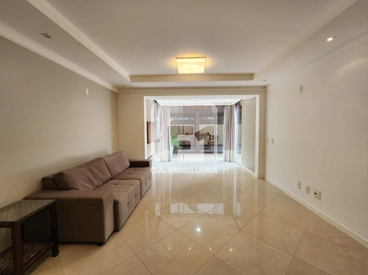 Rental apartment with 4 bedrooms and 5 bathrooms — photo 3