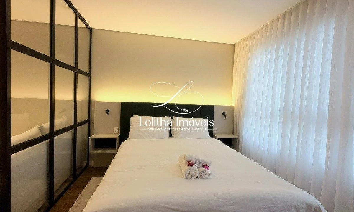 One-bedroom apartment in a building with a coworking space — photo 16
