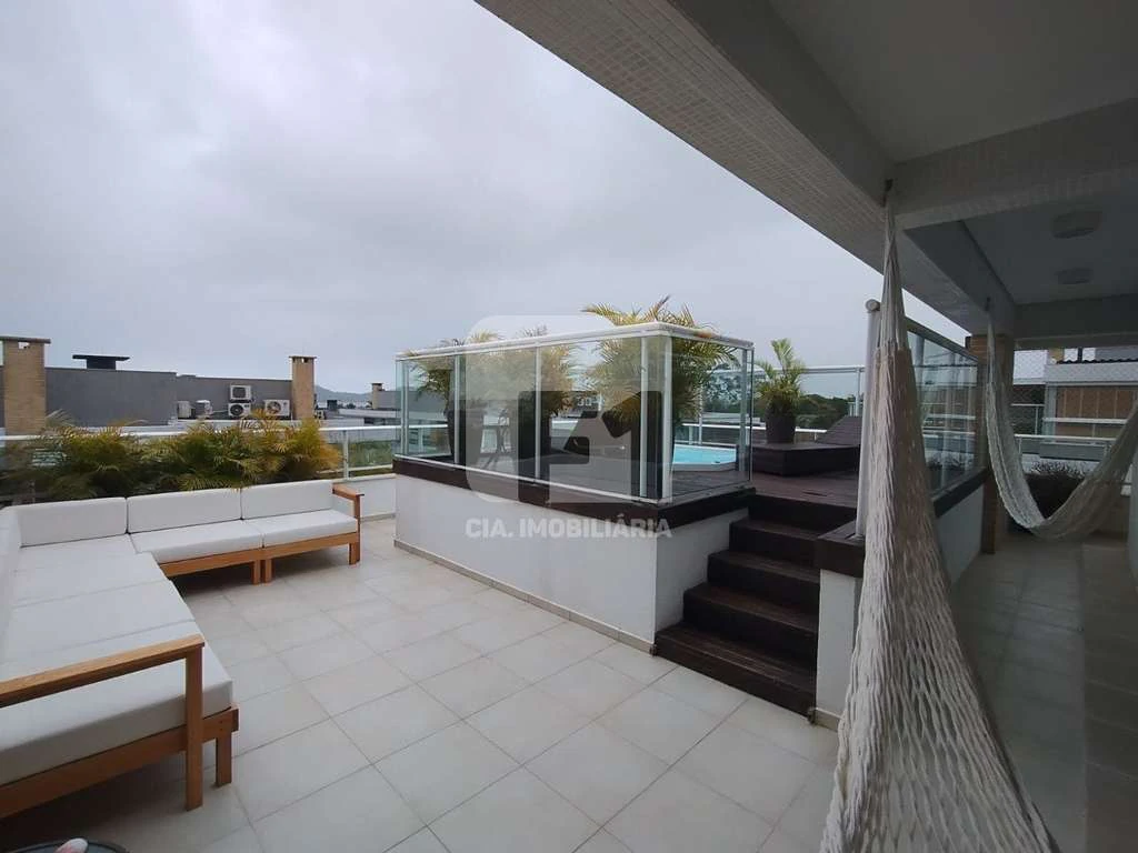 230 m² penthouse with 3 bedrooms and private BBQ