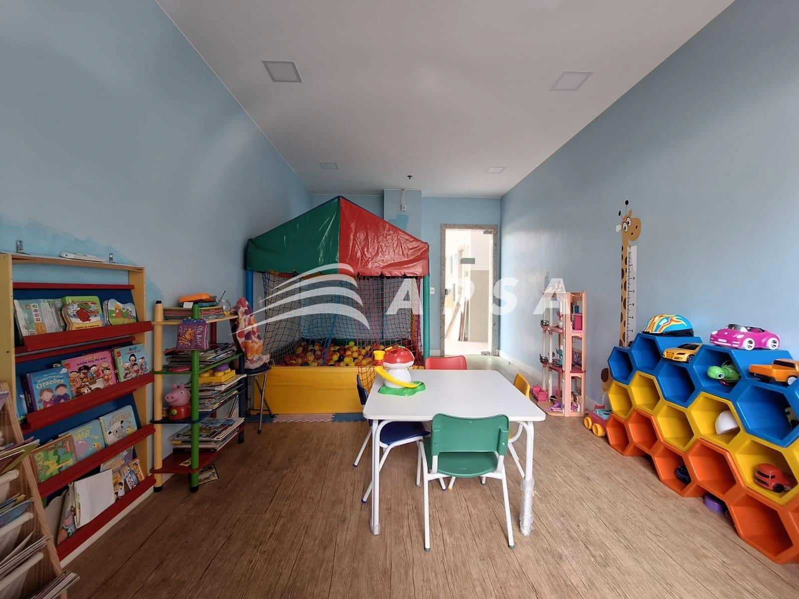3-bedroom apartment in a building with a gym — photo 14