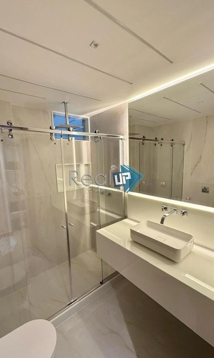 Квартира 212 м²: 3 спальни и 3 ванные комнаты — photo 24