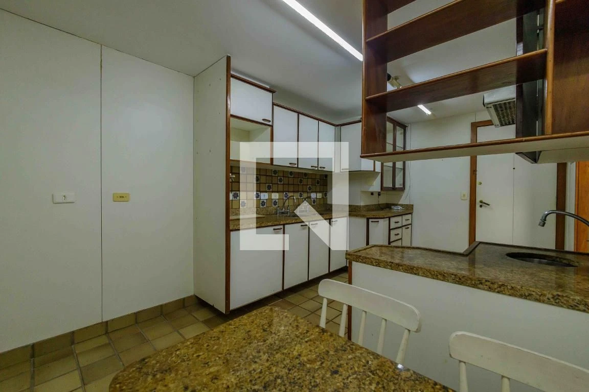 Ванна та 4 спальні: квартира 360 м² — photo 24
