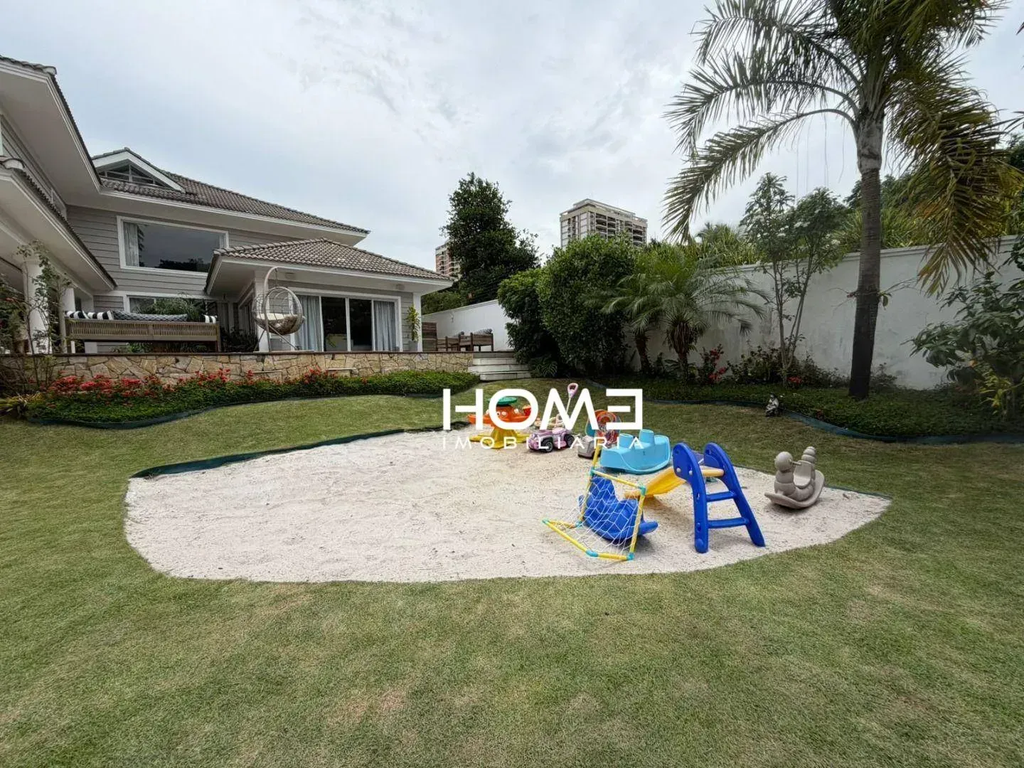 Furnished house with 6 en-suite bedrooms and barbecue — photo 111