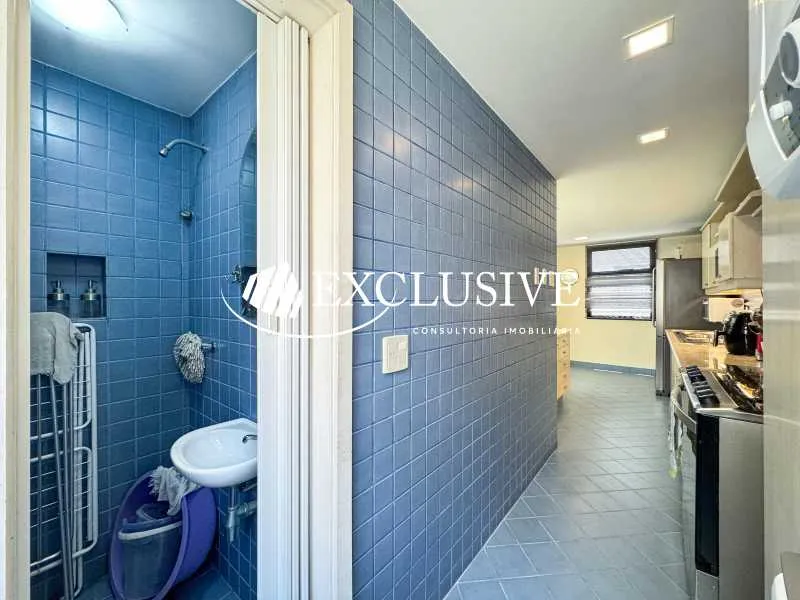 3-bedroom apartment in a building with a pool — photo 29