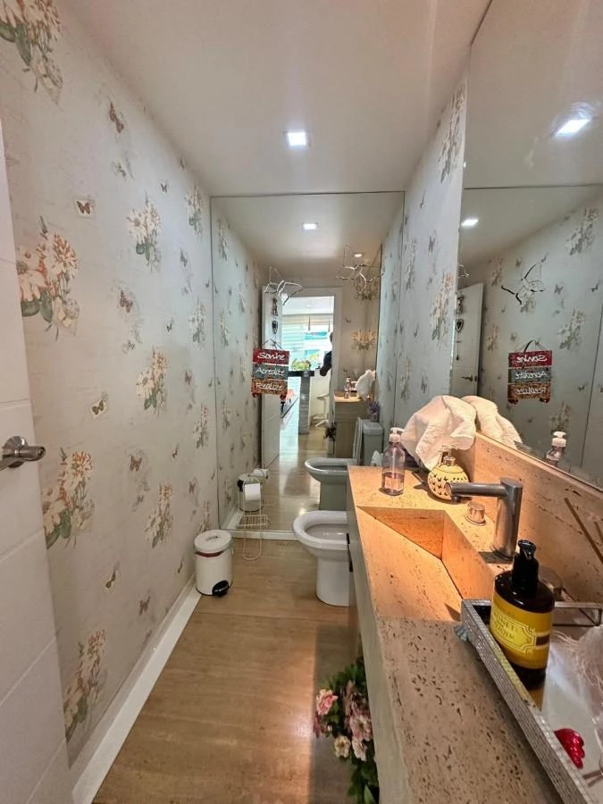 Засклений балкон та 7 спалень: будинок 1000 м² — photo 21