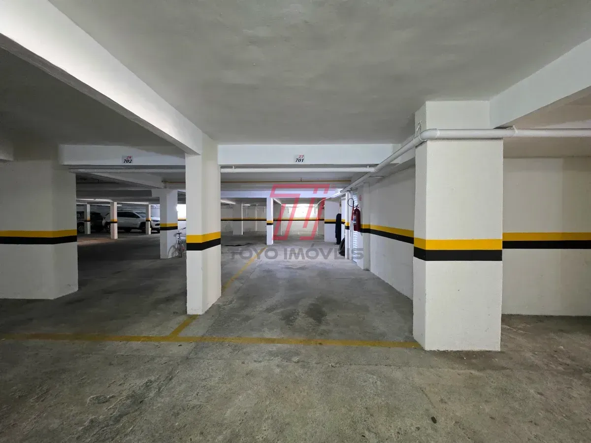 Apartamento de 3 quartos com piso de madeira na sala — photo 27