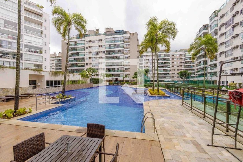 Glass-enclosed balcony in a 3-bedroom apartment, 76 m² — photo 47