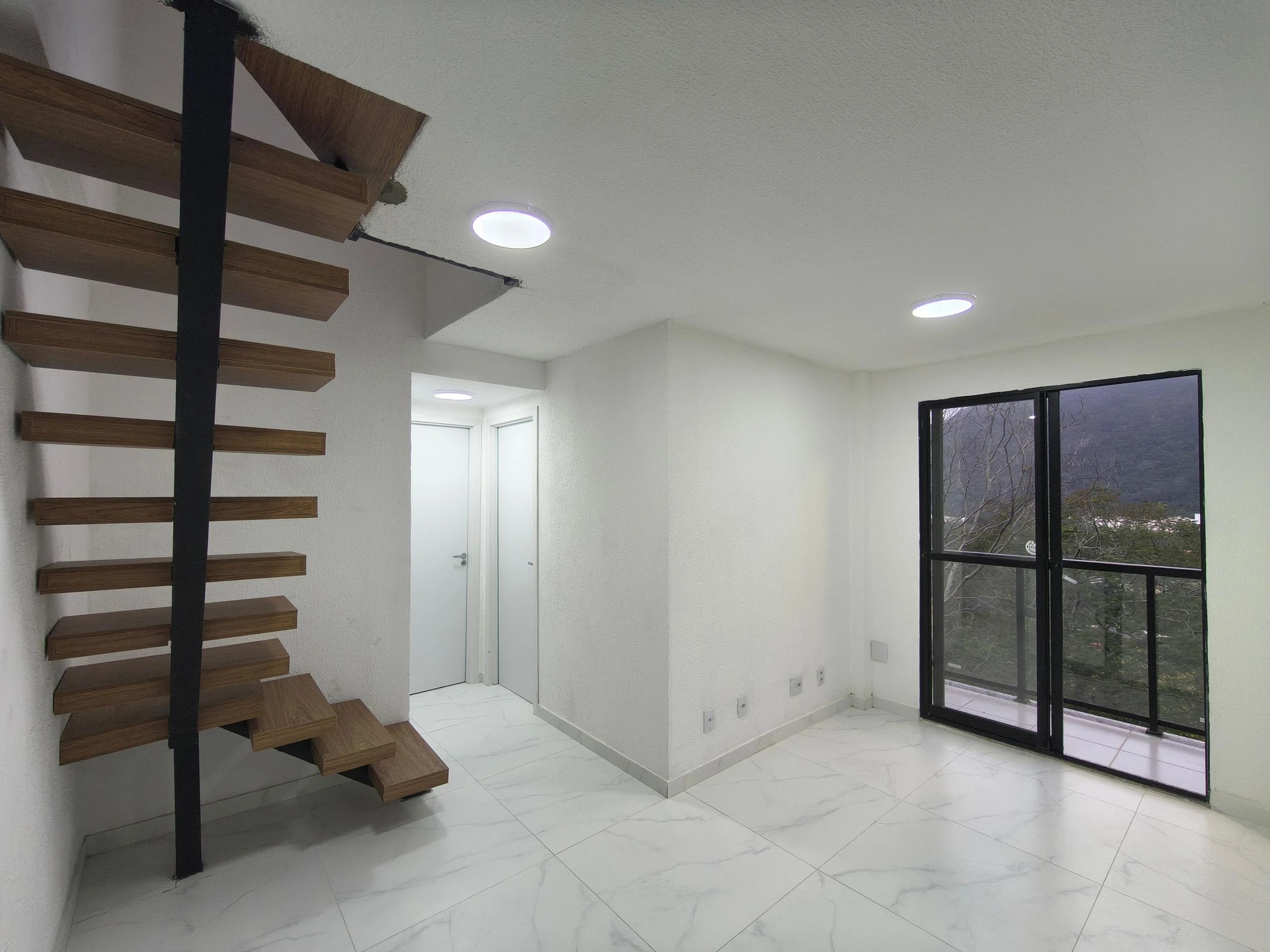 Apartamento mobiliado com 2 quartos, 1 banheiro e varanda — photo 9