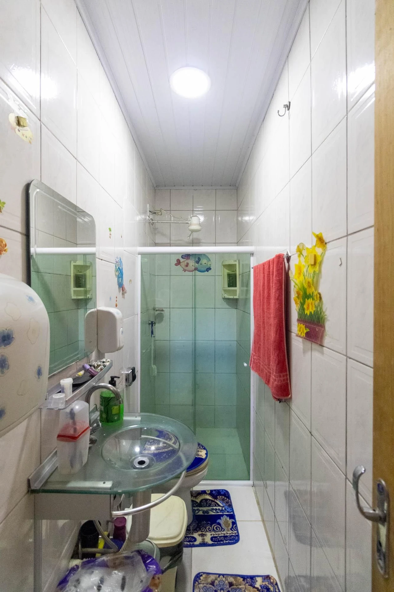 Casa mobiliada com 3 quartos e cozinha com fogão a gás — photo 13