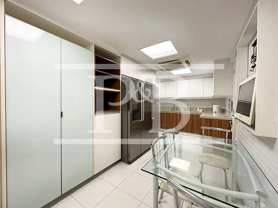 Apartamento com 2 quartos e varanda de vidro fechada — photo 27